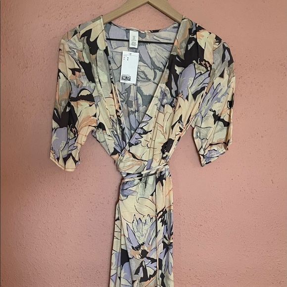 H&M  floral wrap dress sz. M NWT - Picture 2 of 5